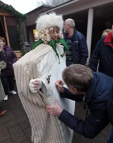 Levend Kerstboek boekt u bij www.kerst-entertainment.nl