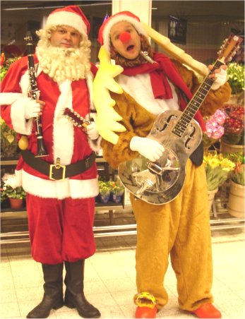 Muzikale Kerstman te boeken bij www.kwekel-evenementen.nl