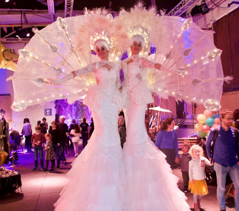 Witte Pauwen boekt u bij www.kerst-entertainment.nl